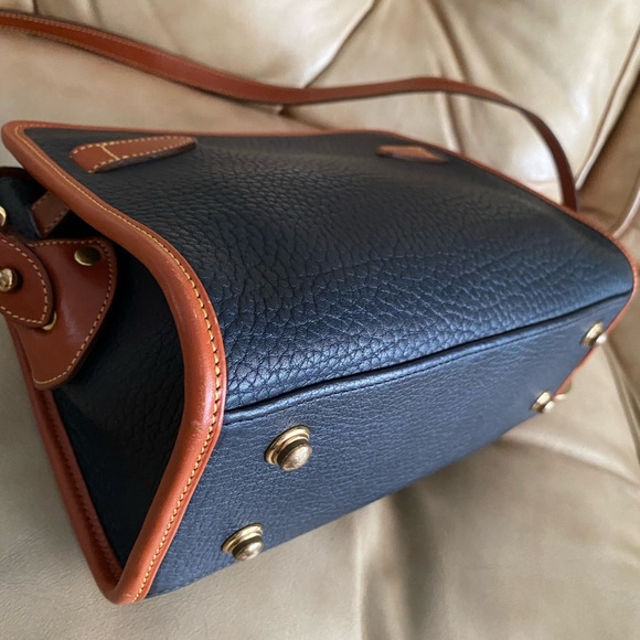 Sale! LKNW Dooney & Bourke Vintage Buckle Bag Navy/Black Pebble Leather AWL - Picture 6 of 14